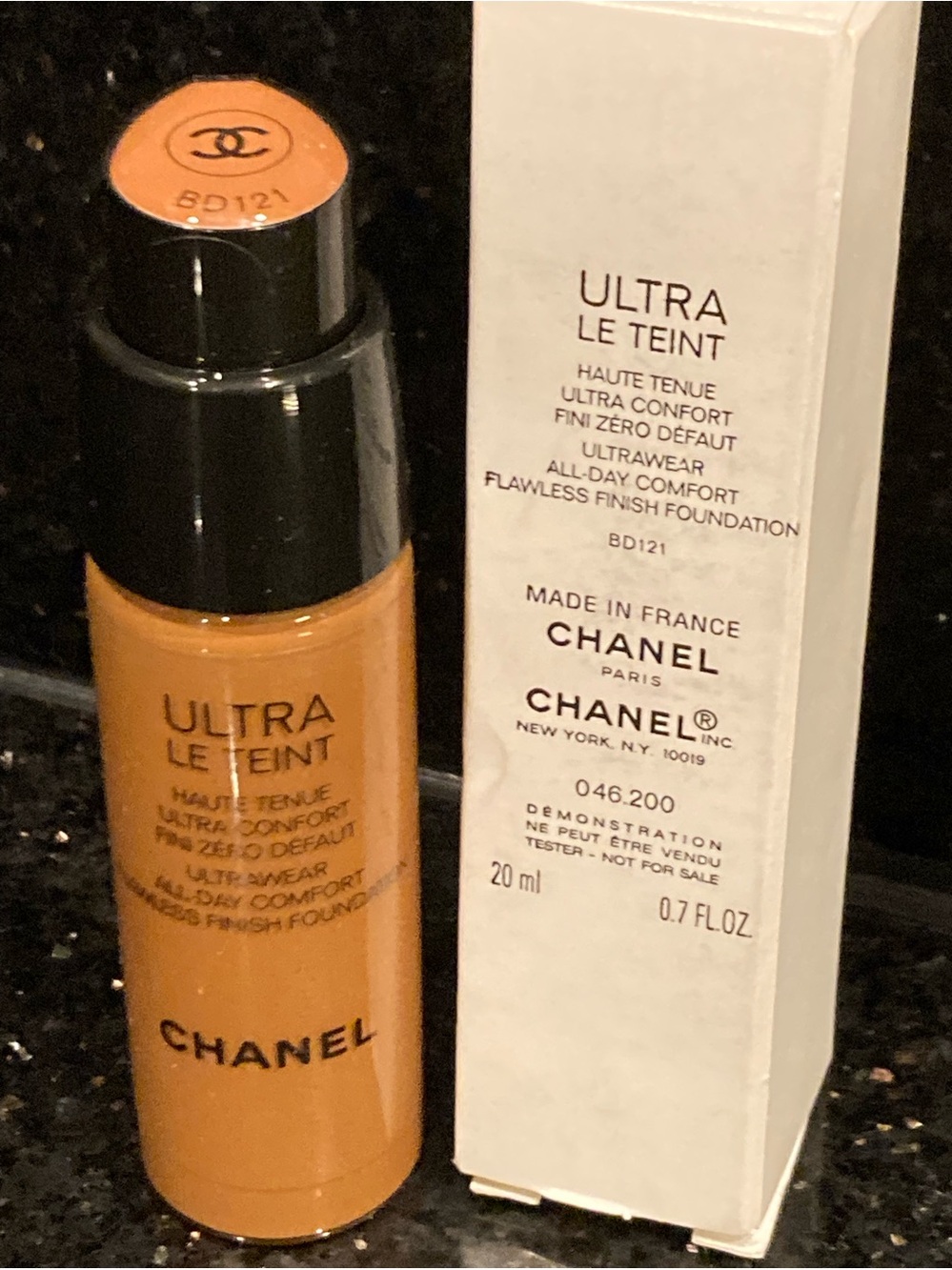 CHANEL Makeup Ultra Le Teint Foundation (BD121) Free Lancôme Bag/2 MAC Mascara